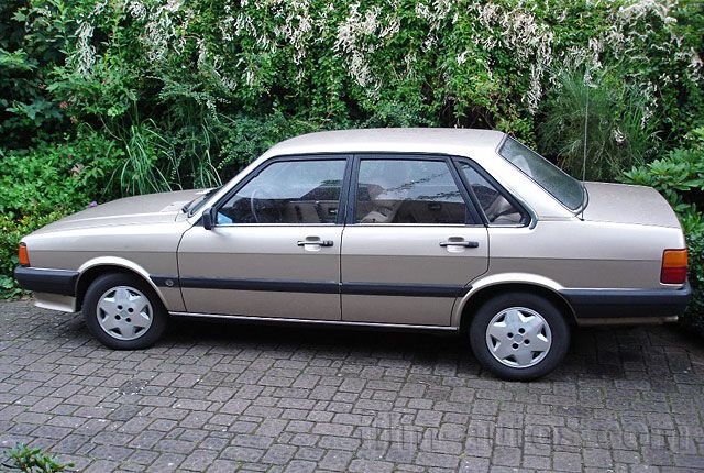 Oldtimer Audi 80 CD zum Mieten