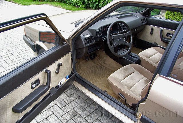 Oldtimer Audi 80 CD zum Mieten