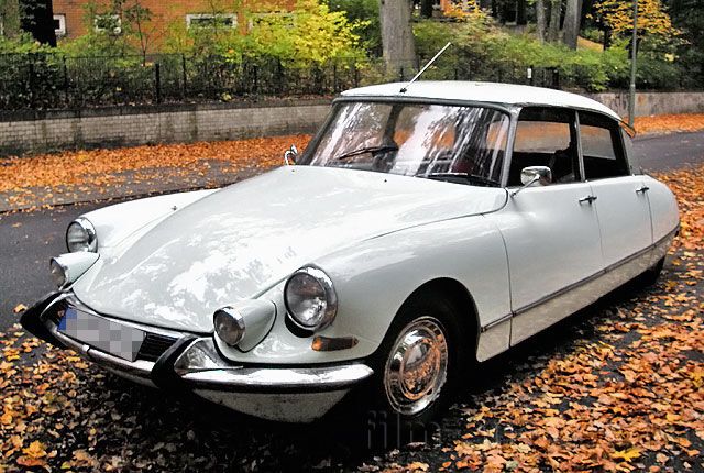 Oldtimer Citroen DS 19 von 1972 mieten - 9202 | film-autos.com