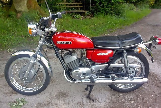 Oldtimer Suzuki T 250 zum Mieten