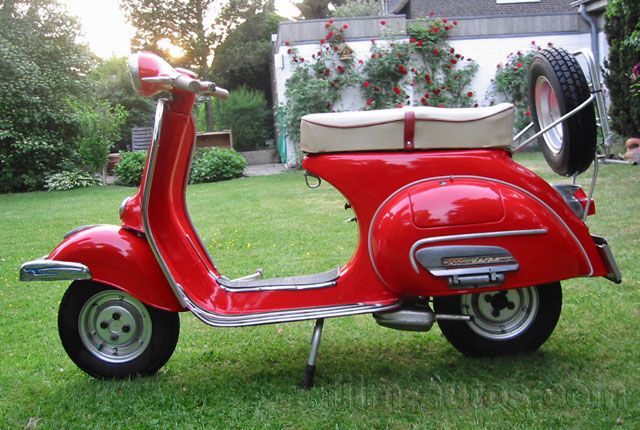 Oldtimer Piaggio Vespa Roller zum Mieten
