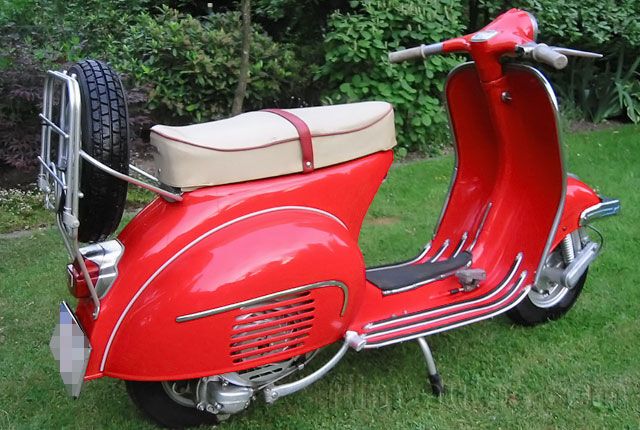 Oldtimer Piaggio Vespa Roller zum Mieten