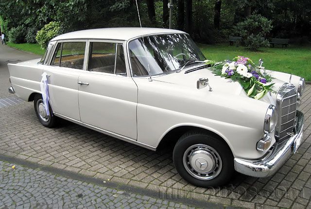 Oldtimer Mercedes-Benz W110 Heckflosse zum Mieten