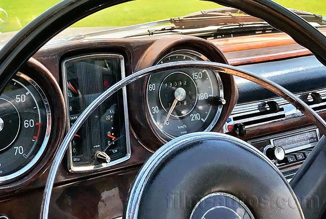 Oldtimer Mercedes-Benz W 111 Cabriolet 300 SE zum Mieten