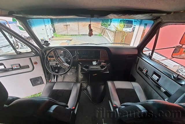 Oldtimer Ford E-350 Cabriolet Pickup Van zum Mieten