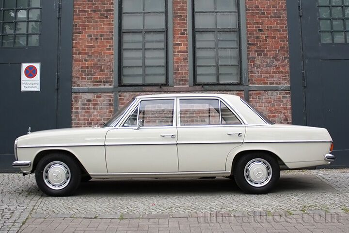 Oldtimer Mercedes-Benz W 115 200 /8 zum Mieten