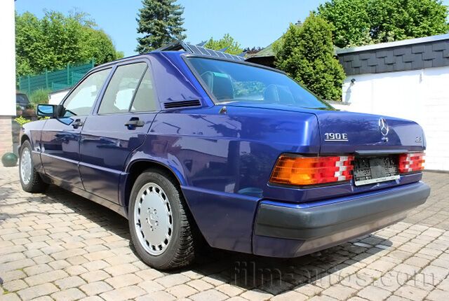 Oldtimer Mercedes-Benz W 201 190 E Azurro zum Mieten