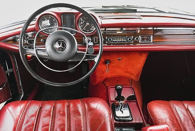 Oldtimer Mercedes-Benz 280 SEC 3,5 W 111 zum Mieten