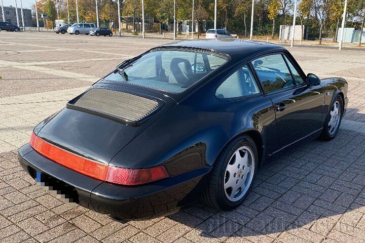 Oldtimer Porsche 911 Baureihe 964 Carrera 4 zum Mieten