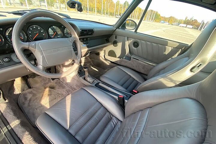 Oldtimer Porsche 911 Baureihe 964 Carrera 4 zum Mieten