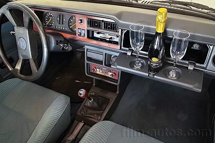 Oldtimer Ford Taunus TC V6 2.0 Ghia zum Mieten