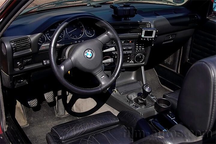 Oldtimer BMW E30 320 zum Mieten