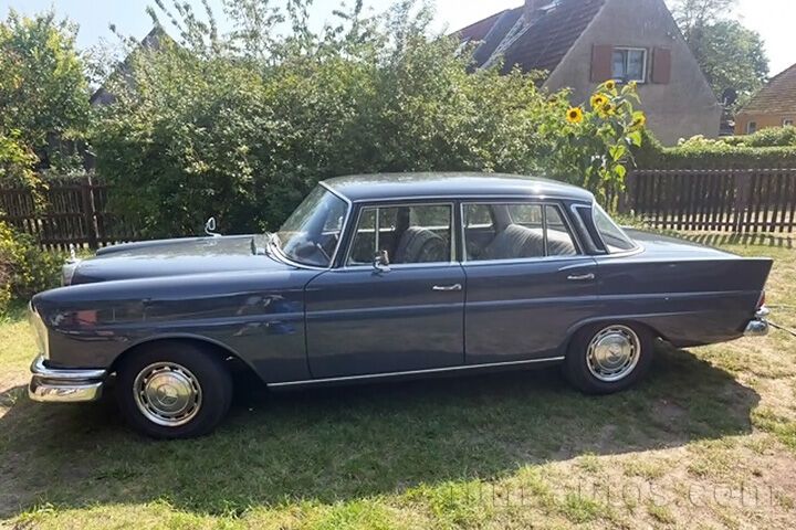 Oldtimer Mercedes-Benz W111 zum Mieten
