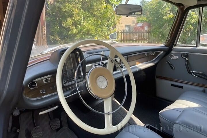 Oldtimer Mercedes-Benz W111 zum Mieten