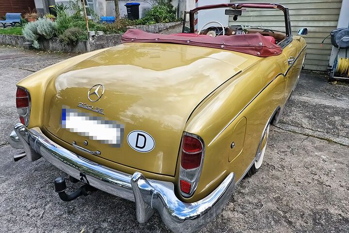 Oldtimer Mercedes-Benz 220 SE Cabrio W128 zum Mieten