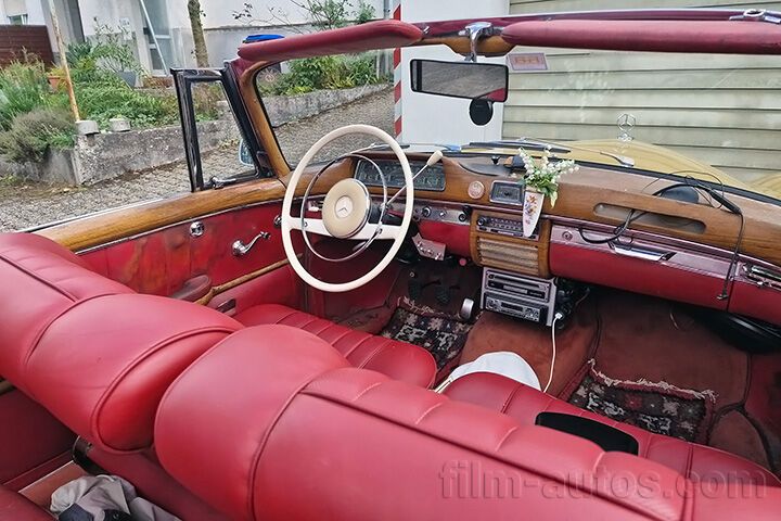 Oldtimer Mercedes-Benz 220 SE Cabrio W128 zum Mieten