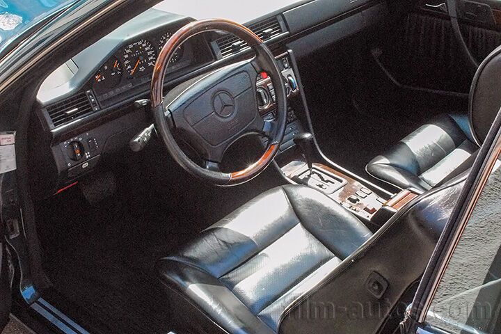 Oldtimer Mercedes-Benz E 320 C124 zum Mieten