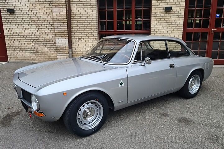 Oldtimer Alfa-Romeo GT 1600 Junior zum Mieten