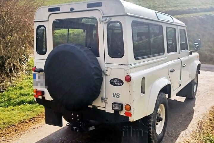 Oldtimer Land Rover Defender 110 County V8 zum Mieten