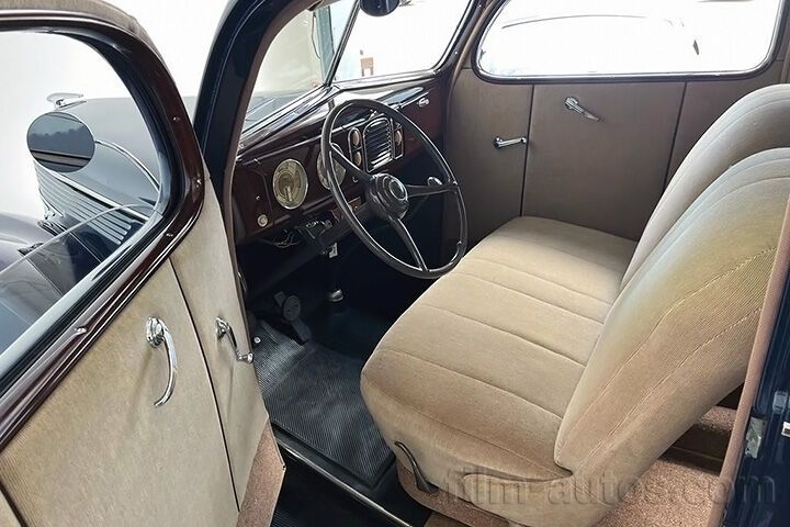 Oldtimer Ford 81 A zum Mieten