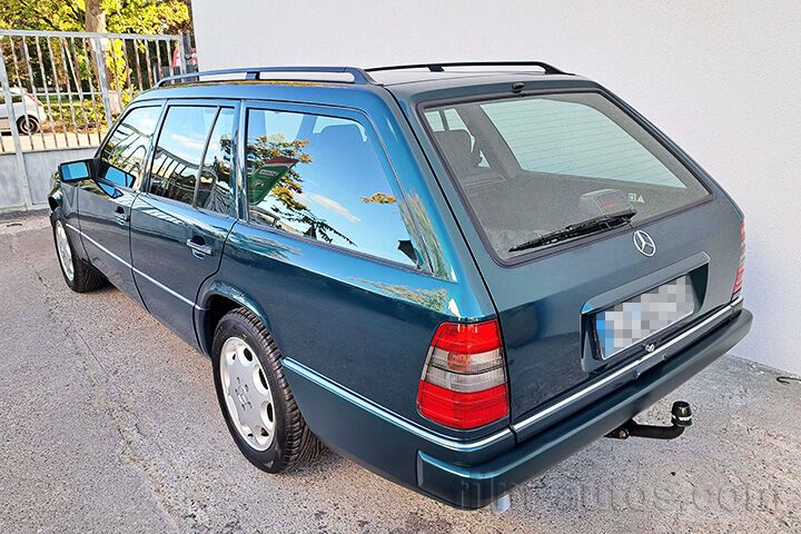 Oldtimer Mercedes-Benz 250 TD W124 S124 Kombi zum Mieten