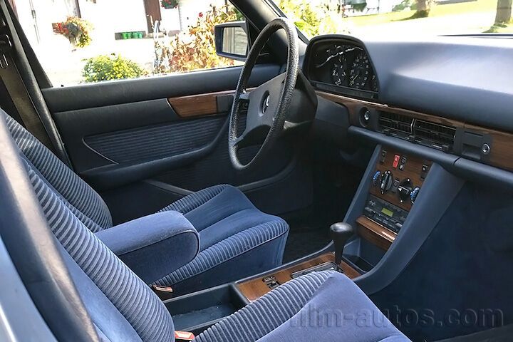 Oldtimer Mercedes-Benz 300 SE W126 zum Mieten