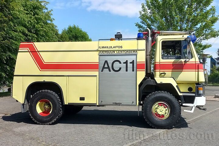 Oldtimer SISU 250 CK 4X4 4000 Flugfeldlöschfahrzeug zum Mieten