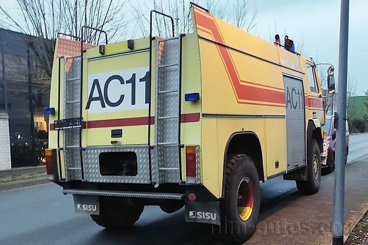 Oldtimer SISU 250 CK 4X4 4000 Flugfeldlöschfahrzeug zum Mieten