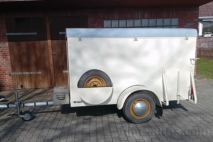 Oldtimer Westfalia Geschlossener Kastenanhänger (ehem. Rot-Kreuz) zum Mieten