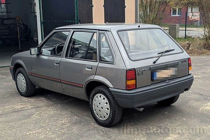 Oldtimer Opel Corsa A zum Mieten