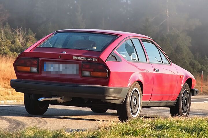 Oldtimer Alfa Romeo Alfetta GTV 2.0 zum Mieten