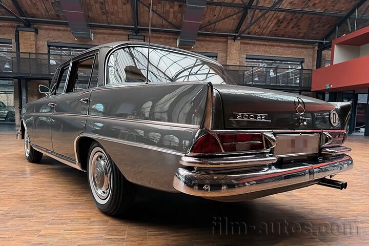 Oldtimer Mercedes-Benz  W112 300SE lang Königsflosse zum Mieten