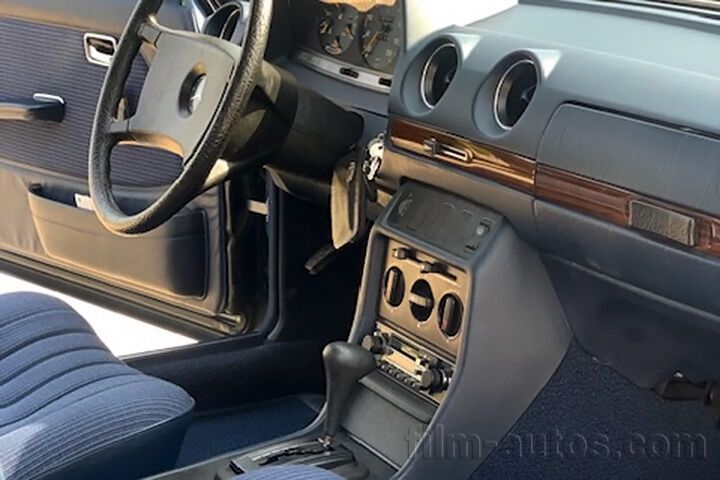 Oldtimer Mercedes-Benz 230 E W123 zum Mieten