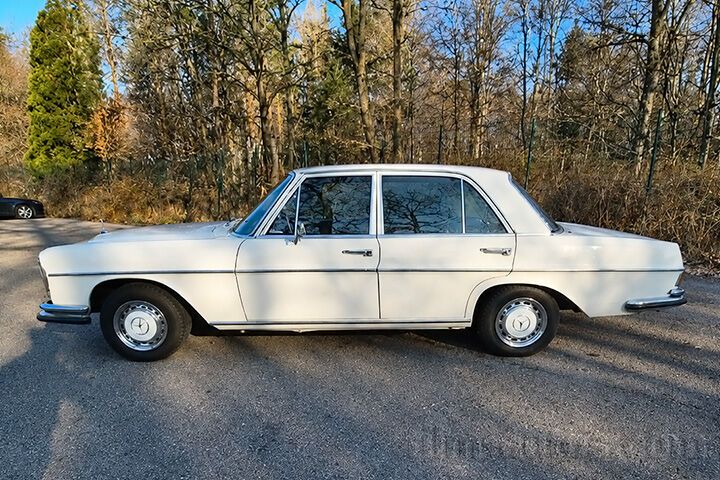Oldtimer Mercedes-Benz S-Klasse  280 S W 108 Automatik zum Mieten