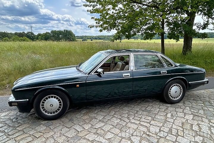 Oldtimer Jaguar XJ40 Daimler zum Mieten