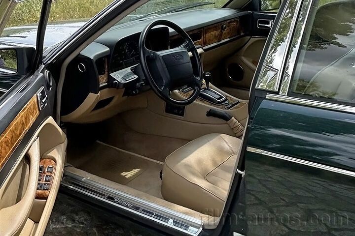 Oldtimer Jaguar XJ40 Daimler zum Mieten
