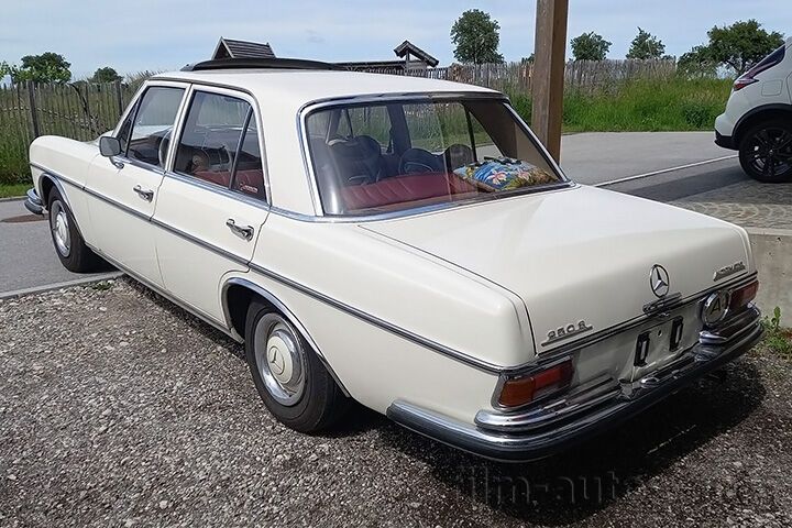 Oldtimer Mercedes-Benz 250S W 111 zum Mieten