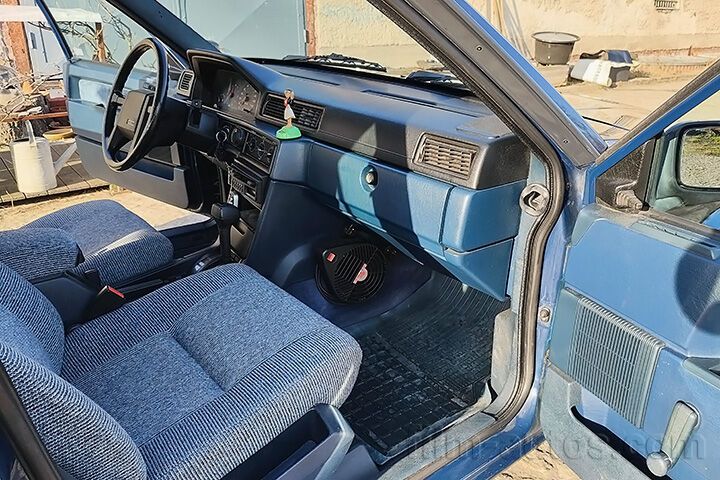 Oldtimer Volvo 745 GL zum Mieten