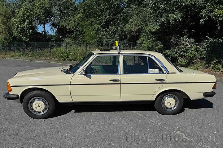 Oldtimer Mercedes-Benz W123 Original Taxi 200D zum Mieten