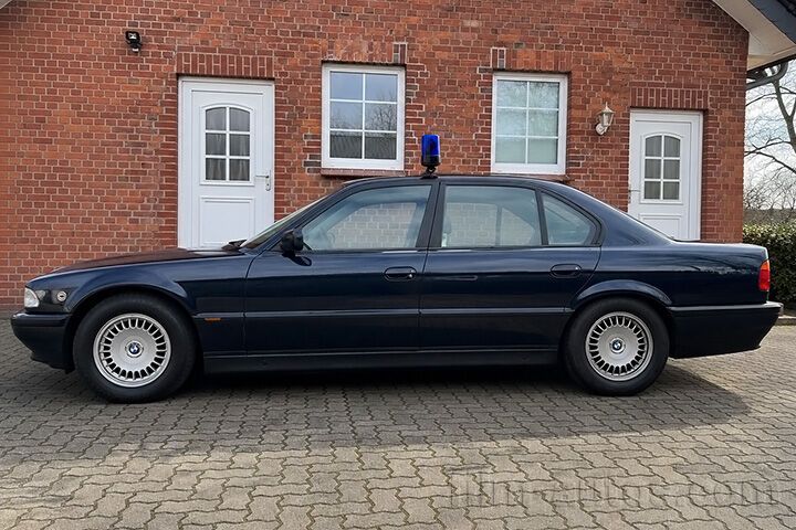 Oldtimer BMW E38 750 iL High Security zum Mieten