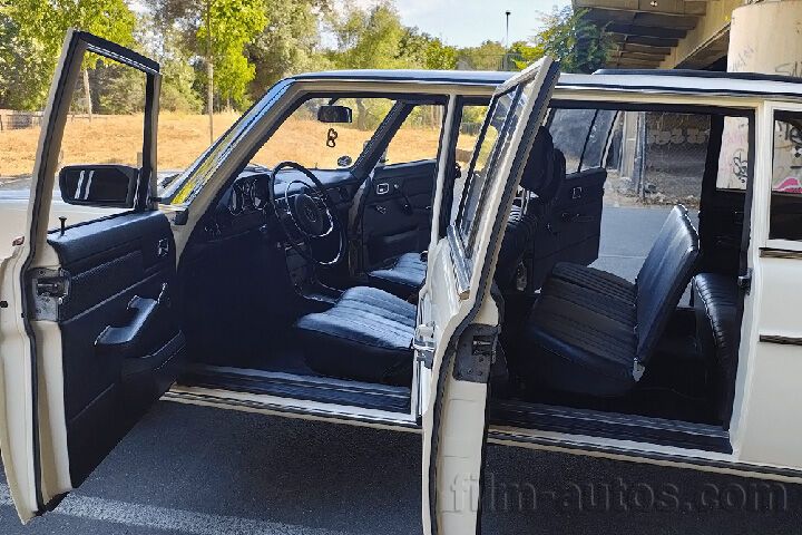 Oldtimer Mercedes-Benz Strich-Acht W114 Pullmann mit Faltdach zum Mieten