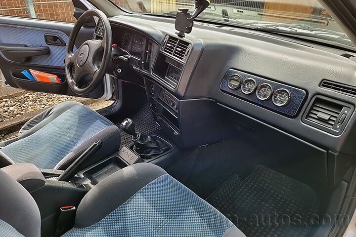 Oldtimer Ford Sierra Saphir zum Mieten