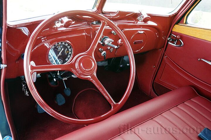 Oldtimer Peugeot 402 Coach zum Mieten