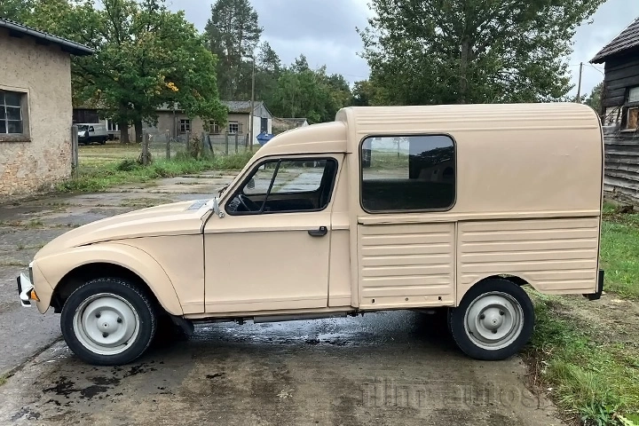 Oldtimer Citroen Acadiane zum Mieten