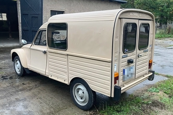 Oldtimer Citroen Acadiane zum Mieten
