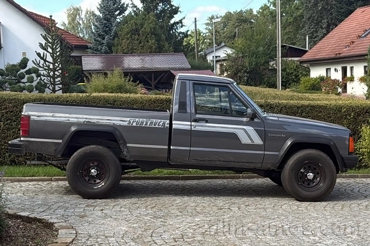 Oldtimer Jeep Comanche MJ zum Mieten