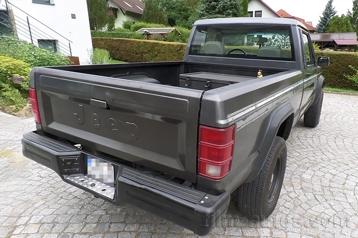 Oldtimer Jeep Comanche MJ zum Mieten