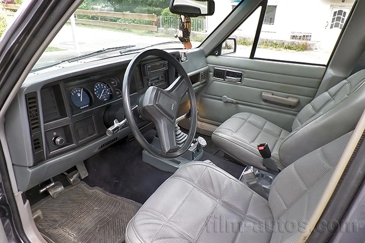 Oldtimer Jeep Comanche MJ zum Mieten